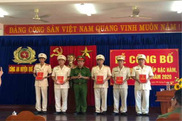 Công an huyện Quế Sơn tổ chức Lễ công bố Quyết định  thăng cấp bậc hàm, nâng bậc lương năm 2020