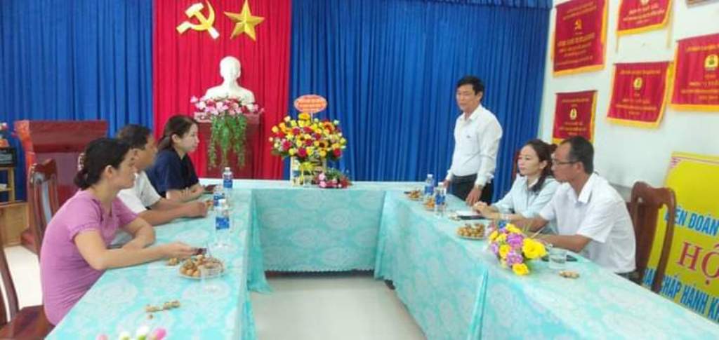 Lãnh đạo huyện thăm, chúc mừng Liên đoàn Lao động huyện nhân kỷ niệm 93 năm ngày thành lập Công đoàn Việt Nam (28/7/1929-28/7/2022)