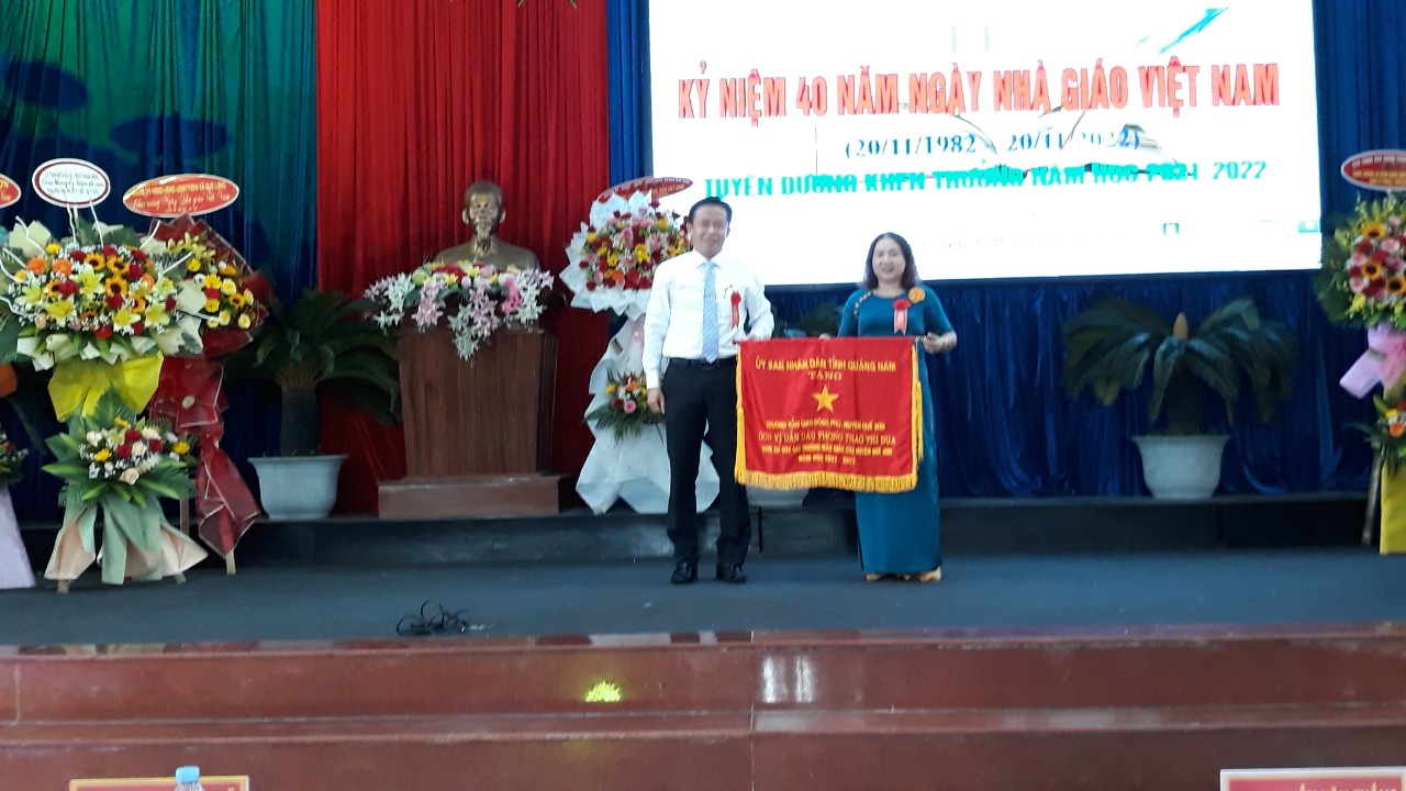 UBND huyện tổ chức kỷ niệm 40 năm ngày Nhà giáo Việt Nam