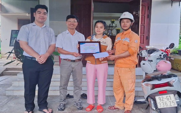 Điện lực Quế Sơn trao giải thưởng các “Hộ gia đình tiết kiệm điện năm 2024”