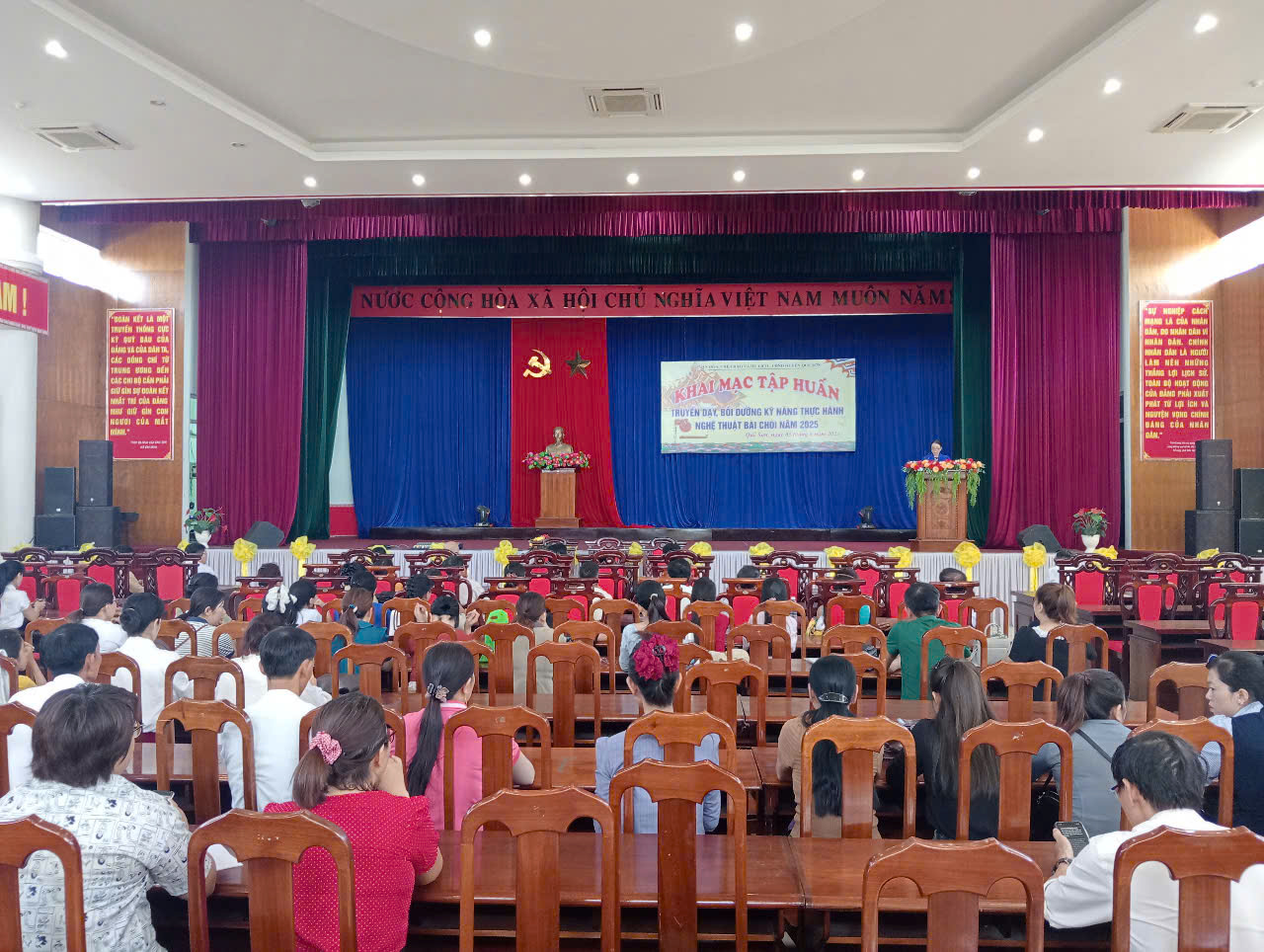 Bồi dưỡng kỹ năng thực hành di sản nghệ thuật bài chòi tại Quế Sơn